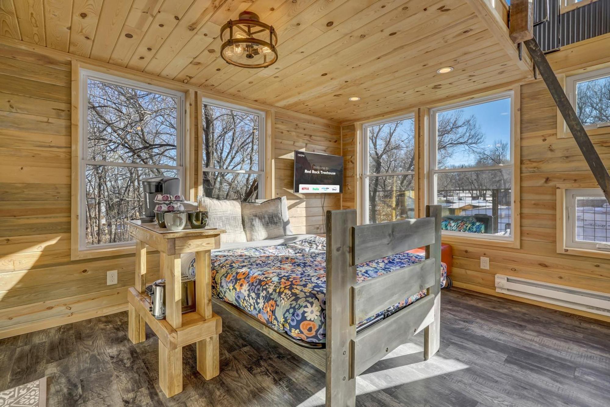 Red Rock Treehouse Unique In Old Colorado City Колорадо Спрингс Екстериор снимка
