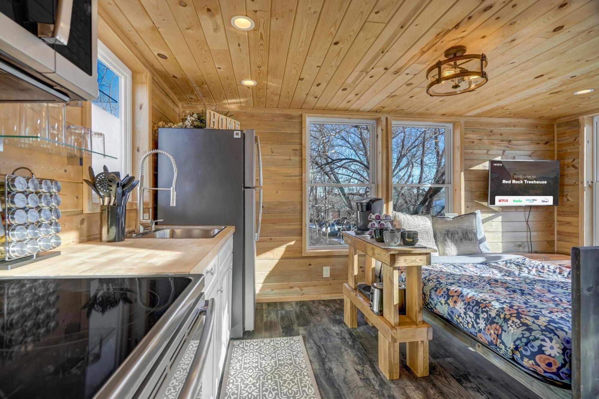 Red Rock Treehouse Unique In Old Colorado City Колорадо Спрингс Екстериор снимка